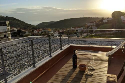 Lovelystay - Sesimbra 3bdr Apartment W/terrace