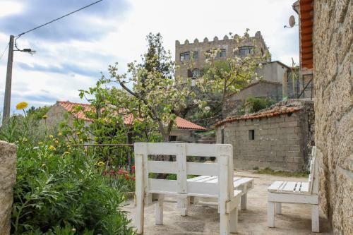 Historic Village Near Serra Da Estrela Av�