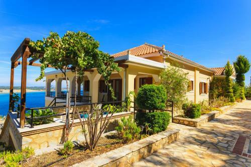 Villa Akros And Suites