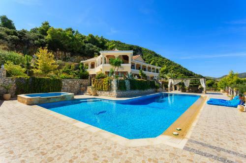 Villa Akros And Suites