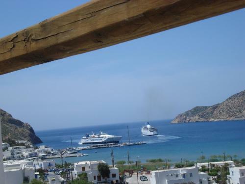 Hostal Efharis