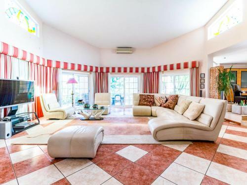 Venda Nova Villa Sleeps 8 With Pool Air Con And Wifi