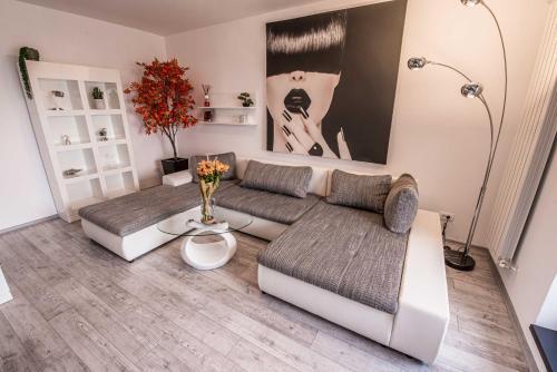 Apartamento 2-room Penthouse Plaza Residence P1