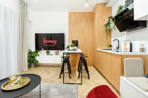 Apartamento Extravaganza. Old Town Apt Balcony & Free Netflix