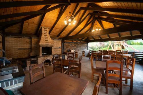Hostal Comoara Rar?ului