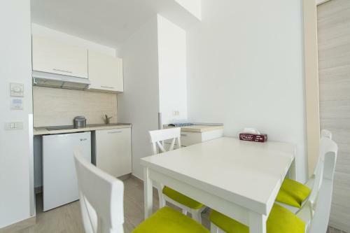 Zip Apartments