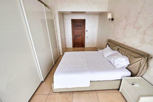 Apartamento Zenia Tudor's Residence