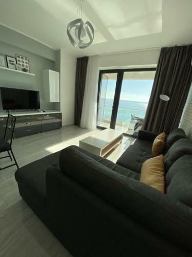 Lake View Luxury Apartment