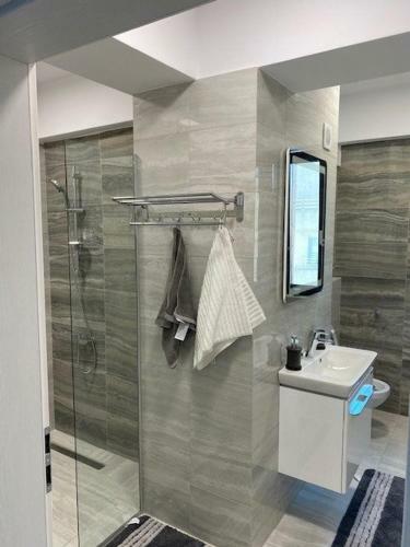 Lake View Luxury Apartment