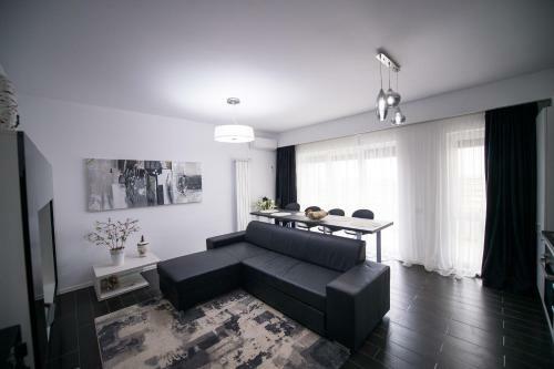 Apartel Black & White
