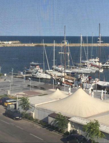Three-bedroom Luxury Apartment Marina