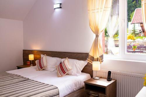 Hotel Floare De Colt