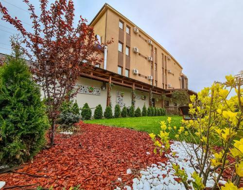 Hotel Yarus Plus
