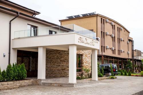 Hotel Yarus Plus