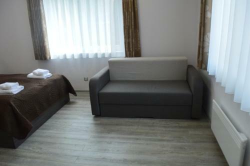 Hostal Cazare 77