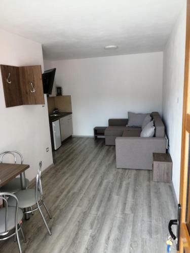 Hostal Cazare 77