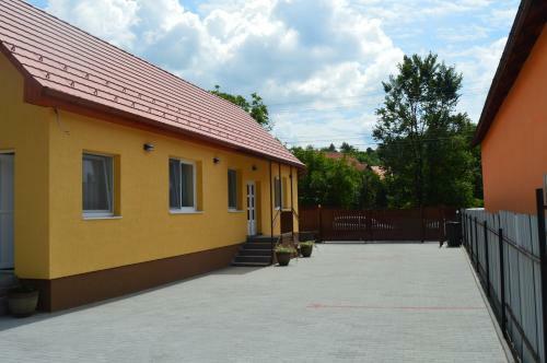 Hostal Cazare 77