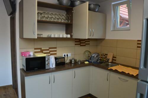 Hostal Cazare 77