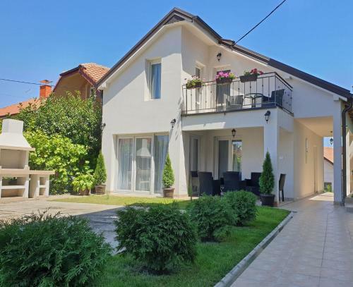 Villa Ku?a Ema