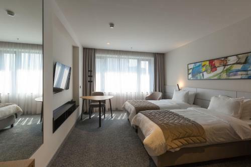 Hotel Mona Plaza