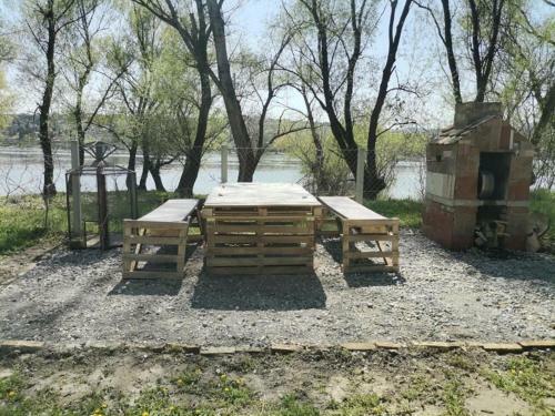 Cute Cottage On Danube