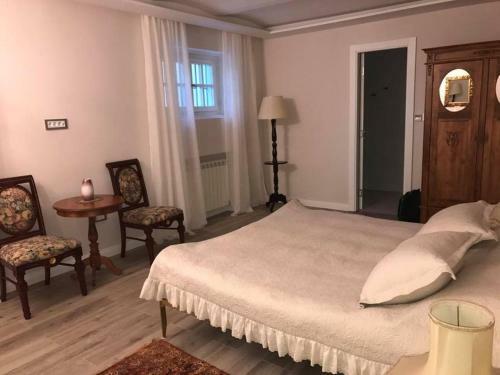 Hotel Schulhoff, Castle And Winery