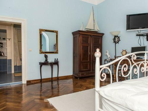 Hotel Schulhoff, Castle And Winery