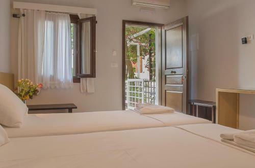 Hostal Kalypso Studios & Rooms