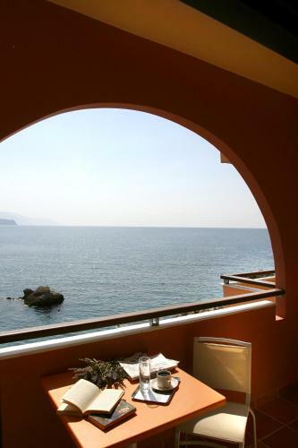 Hotel On The Rocks