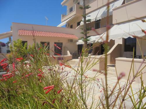 Soula Apartments & Studios