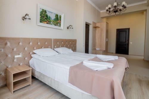 Hostal ?????-????