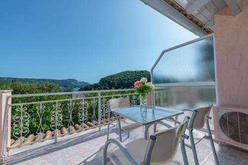 Odysseus Hotel