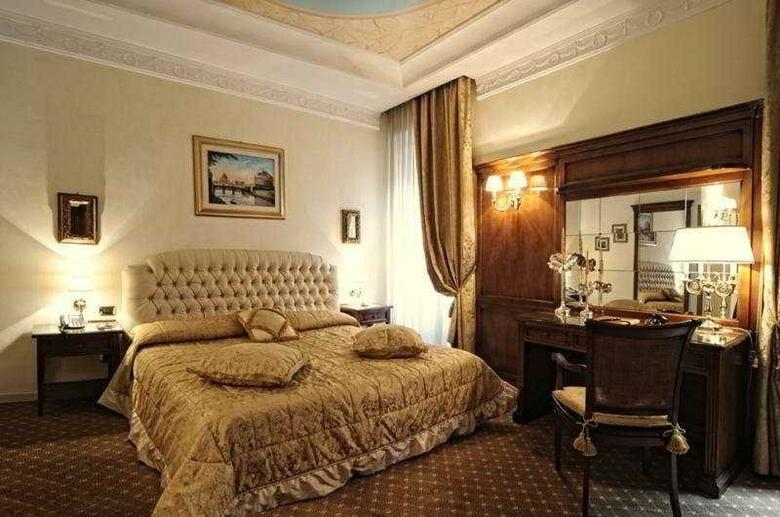 Daniel's Hotel
