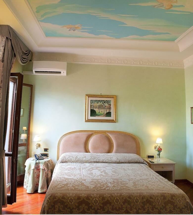 Daniel's Hotel