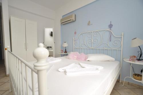 Manos Apartments