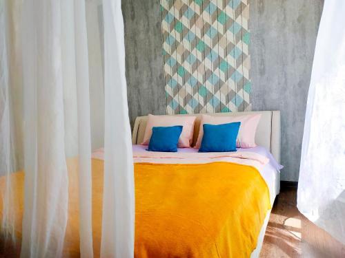 Mango Apartments (white)