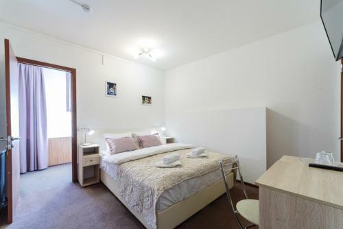 Simple Bon Voyage Hotel