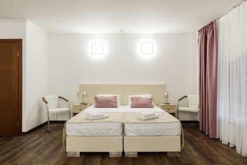 Simple Bon Voyage Hotel