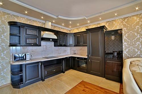 Ideal House Apart