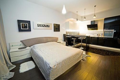Ideal House Apart