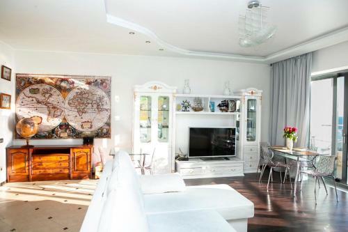 Ideal House Apart