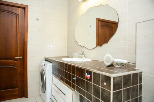 Ideal House Apart