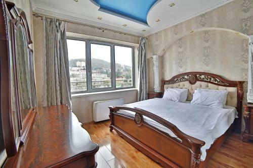 Ideal House Apart