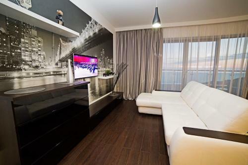 Ideal House Apart