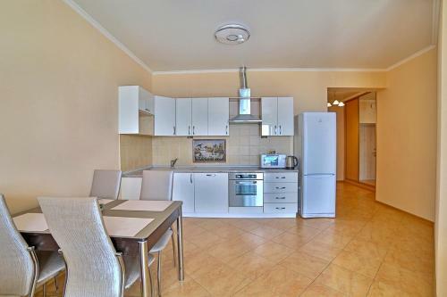Ideal House Apart