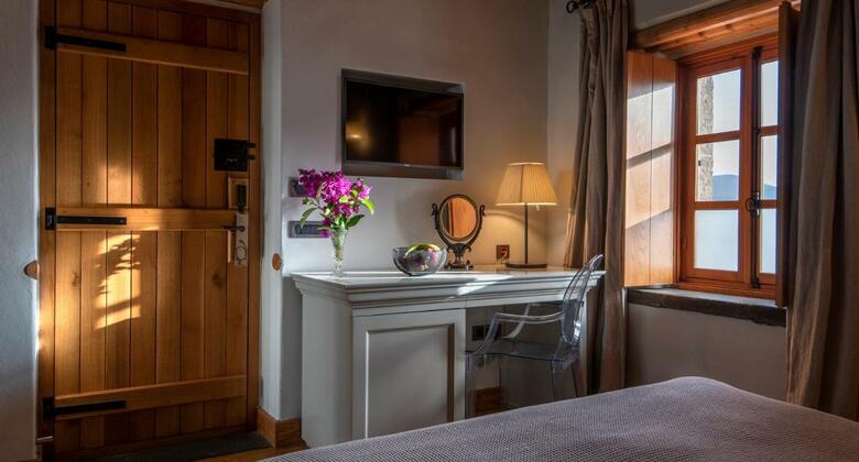 Kinsterna Hotel & Spa