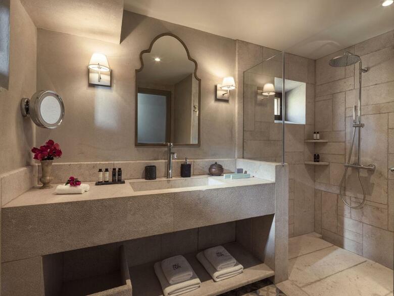 Kinsterna Hotel & Spa