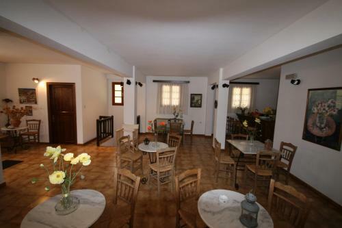 Venetia Apartments