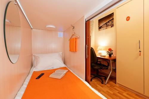 Capsulecity Hostel