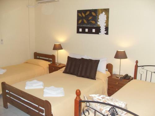 Hostal Hotel Pavlos & Studios